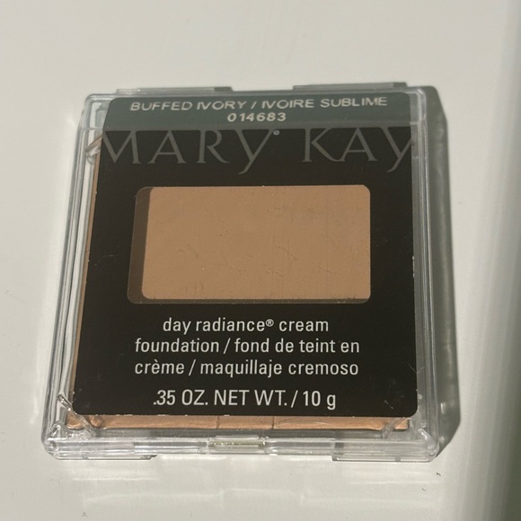 MARY KAY BUFFED IVORY DAY RADIANCE CREAM FOUNDATION - Picture 2 of 3
